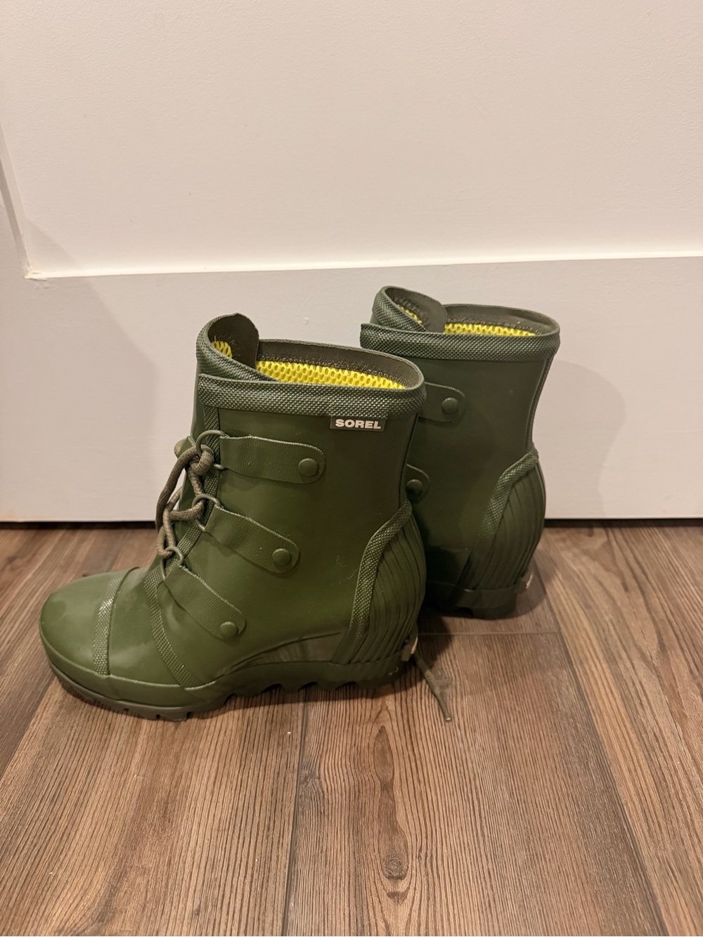 Sorel Olive Green Lace-Up Women's Rain Boots NEW!! - Picture 2 of 3